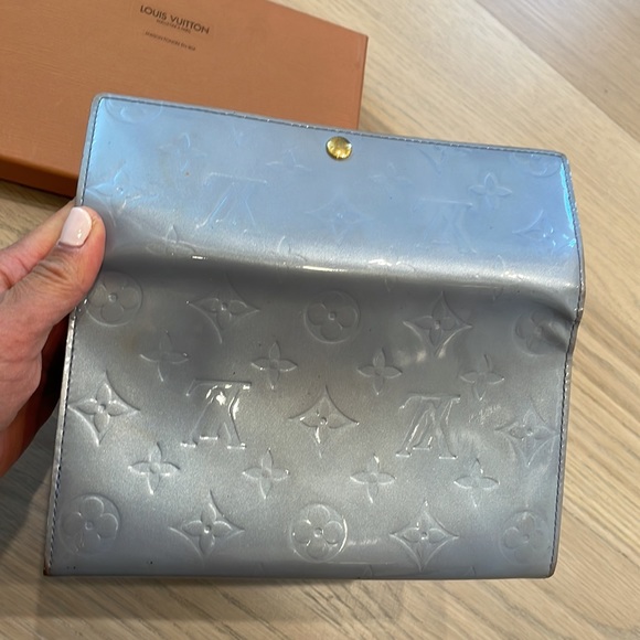 Authentic Louis Vuitton LV Vernis Light Blue wallet/ clutch - Picture 13 of 14